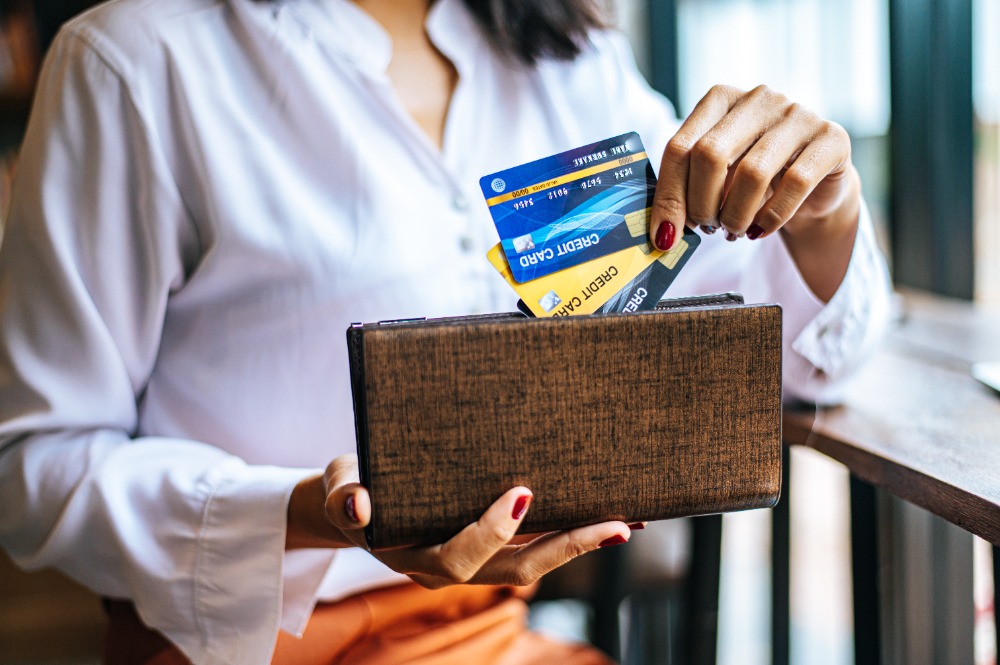 Save big this holiday season with Thanksgiving credit cards.